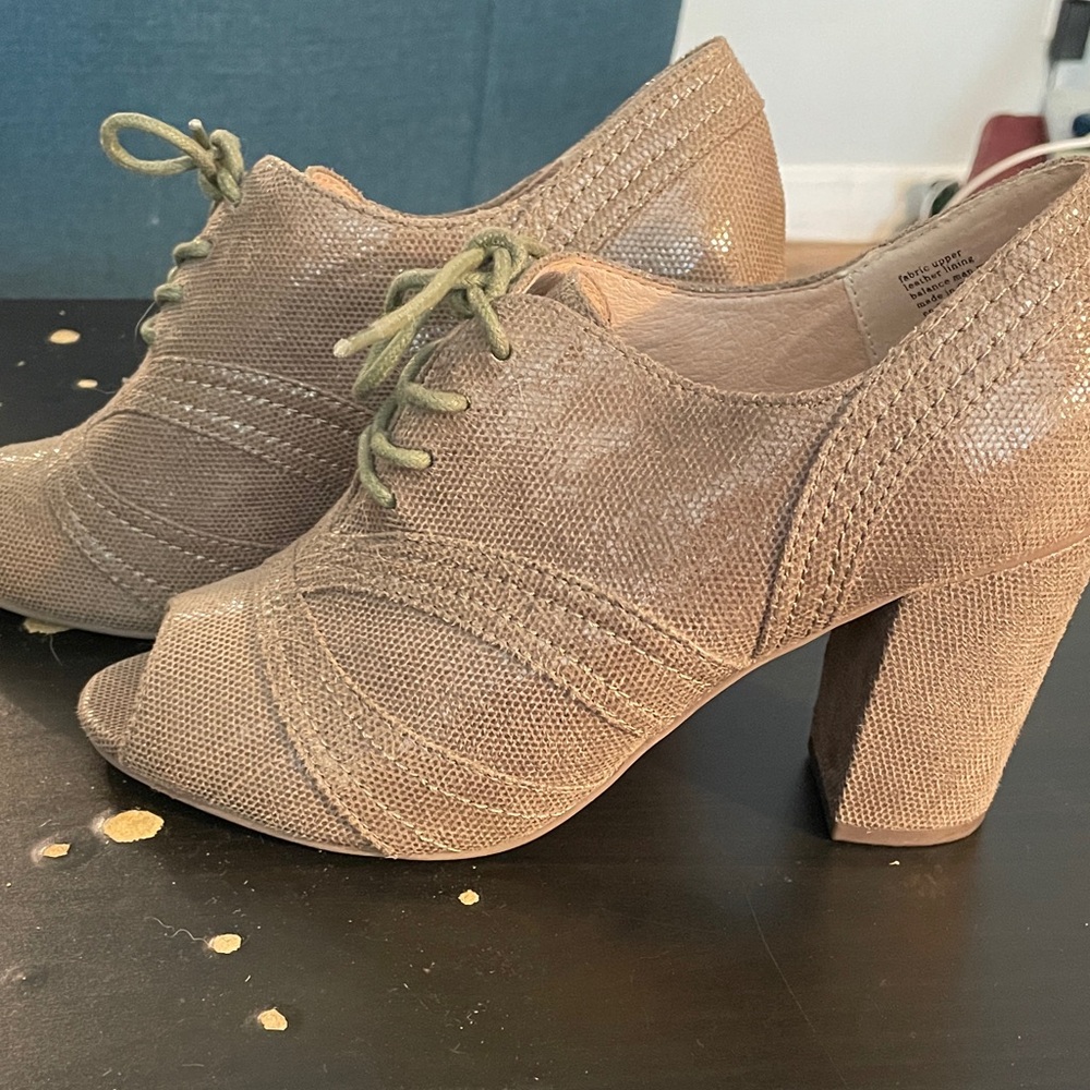 FLASH SALE! Seychelles Women's Brown Peep Toe Heels - Picture 4 of 5